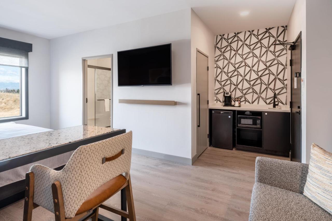 Atwell Suites - Denver Airport Tower Road By Ihg Bagian luar foto