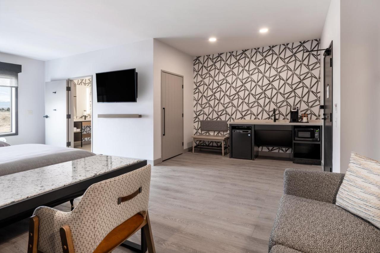 Atwell Suites - Denver Airport Tower Road By Ihg Bagian luar foto